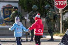Děti a vojáci. Na Krymu teď běžné