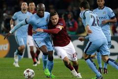 AS Roma's Francesco Totti is challenged by Manchester City's Eliaquim Mangala (L) during their Champions League Group E soccer match in Rome