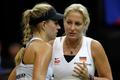 Fed Cup, finále 2014: Angelique Kerberová a kapitánka Barbara Rittnerová v zápase s Petrou Kvitovou