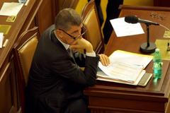 Poslanci hlasovali o svých platech