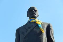 "Vylepšená" socha Lenina v Kramatorsku.