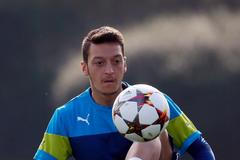 Mesut Özil na tréninku