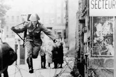 Před padesáti lety se začala stavět Berlínská zeď