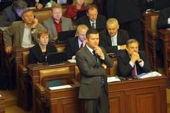 Poslanci hlasovali o svých platech