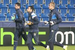 Fotbal, Evropská liga, trénink Fenerbahce: Volkan Demirel, Serkan Kirintili a Mert Günok