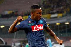 De Guzman z Neapole slaví gól