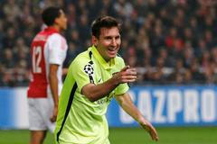 Lionel Messi slaví gól proti Ajaxu