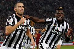 Bonucci a Pogba slaví gól do sítě AS Řím