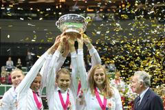 České tenistky slaví vítězství ve Fed Cupu 2012 nad Srbkami.