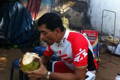 Sanjiv Suri na kole v Indii