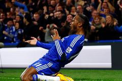 Drogba slaví gól Chelsea