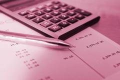 Ekonomika, úroková sazba, úroky, úvěr, investice, kalkulačka, ilustrační foto