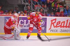 Šimon Hrubec a Lukáš Galvas v utkání proti Liberci