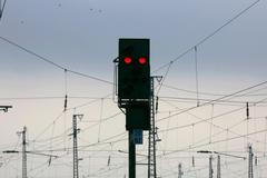 Semafor červená stávka železnice vlak koleje