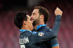 SSC Neapol: Jose Maria Callejon  a Gonzalo Higuaín