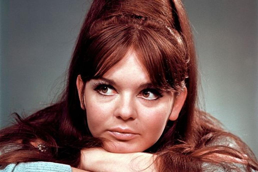 Alžbeta Štrkulová, hlasatelka Československé televize Košice. V roce 1967 vyhrála soutěž Dívka roku a reprezentovala ČSSR na Miss World, kde obsadila šesté místo.