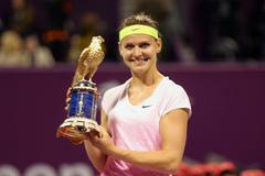 Lucie Šafářová s vítěznou trofejí v Dauhá