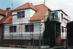 Vila, rodinný dům, rekonstrukce, lešení, zateplení