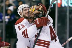 Kuriózní branka Olivera Ekmana-Larssona v zápase s Torontem