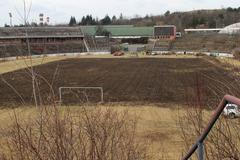 Dobrovolníci uklízejí chátrající Lužánky pro Švancaru