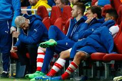 Šok v Londýně: Wenger má hlavu v dlaních, princ Albert slaví