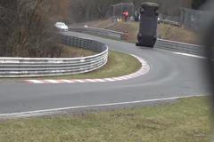 Nissan smetl diváky na Nordschleife