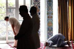 Mše v mešitě v Oslu