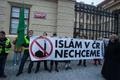 Demonstrace proti islámu na Hradčanském náměstí