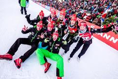 Česká euforie trvá. Biatlonistky slaví navzdory větrné bouři