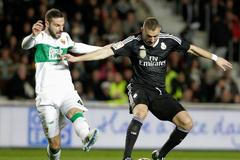 Karim Benzema (Real Madrid) a Lomban (Elche)