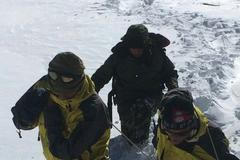 Nepál - lavina - horolezci - bouře