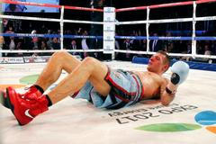 Hra o přežití: Murray ji prohrál, Abraham v ringu v obleku