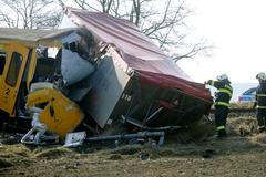 Vlak se srazil s kamionem