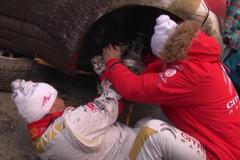 Rally Monte Carlo: Loeb opravuje vylomené kolo