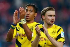 Borussia Dortmund's Aubameyang and Schmelzer acknowledge their supporters after their German first division Bundesliga soccer match against VfB Stuttgart in Stuttgart
