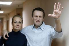 Ruský opoziční bloger Alexej Navalnyj s manželkou.