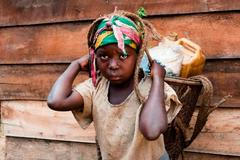 Demokratická republika Kongo, 2009 - holčička s nůší