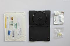 umělecký projekt - robot nakoupil na internetu drogy