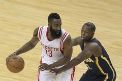 James Harden v zápase s Indianou zaznamenal 45 bodů