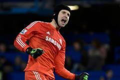 Petr Čech z Chelsea slaví výhru