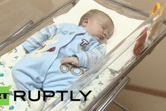 VIDEO Kočka zachránila odložené dítě