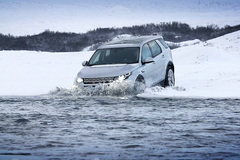 Nový Land Rover zvládá extrémní podmínky bez problému