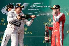 Piloti řádili na pódiu jako malí kluci, Arnie byl za spíkra