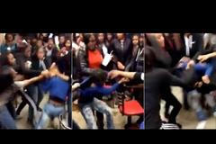 Lidé lhostejně přihlížejí brutálnímu napadení mladé dívky