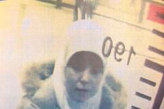 Hayat Boumediennová na záběru průmyslové kamery na letišti v Turecku.