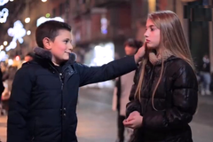 Udeř ji! - sociální experiment