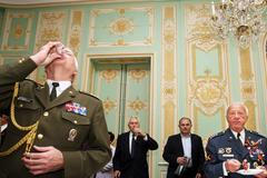 Čachry ruské ambasády. Zpackala nábor českého důstojníka a sloužila hackerům