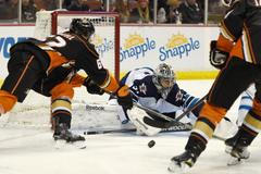 NHL: Winnipeg Jets at Anaheim Ducks (Ondřej Pavelec)