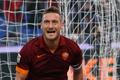 VIDEO Totti si po druhém gólu proti Laziu fotí selfie