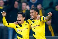 Aubameyang a Kagawa slaví gól Dortmundu